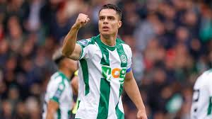 继续分摊薪水?巴萨跟队:球队主席拉波尔塔希望德容留队并续约.